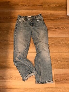 Light Wash Womens's Jeans - Classic Straight Fit